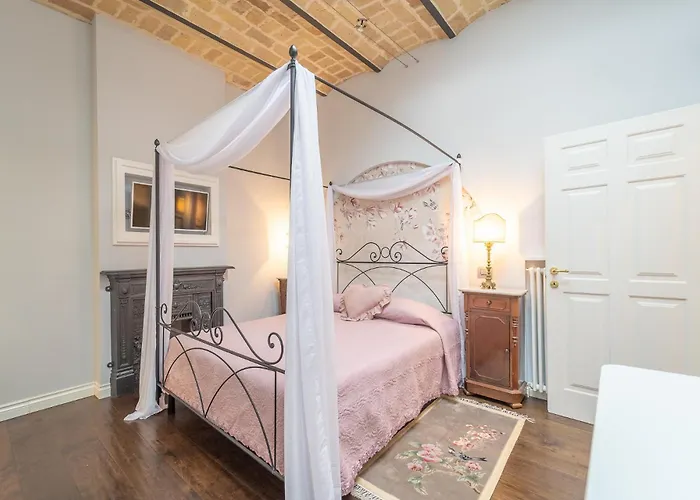 Family Retreat In The Heart Of The Ghetto By Houseeds * Rom